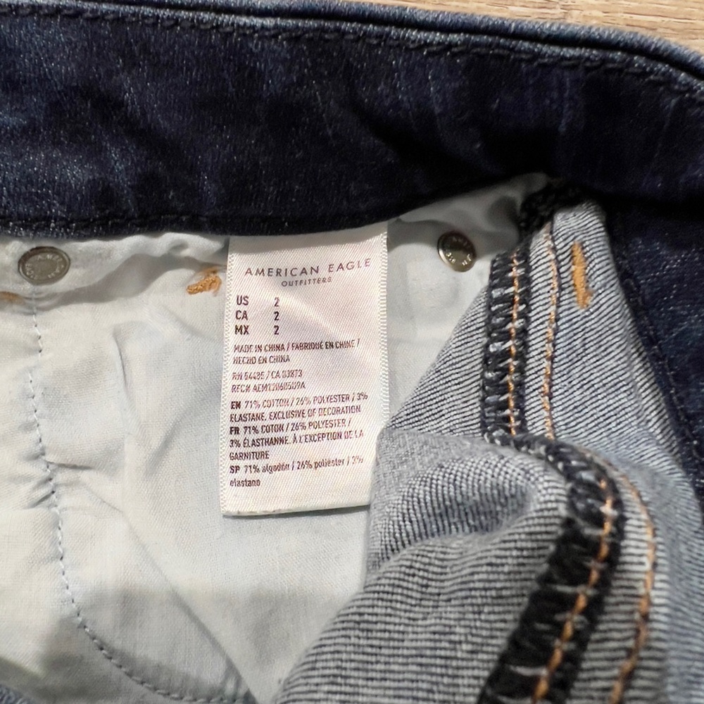 American Eagle Hi-Rise Next Level Stretch Distressed Shorties size 2 Dark Wash - Picture 5 of 5